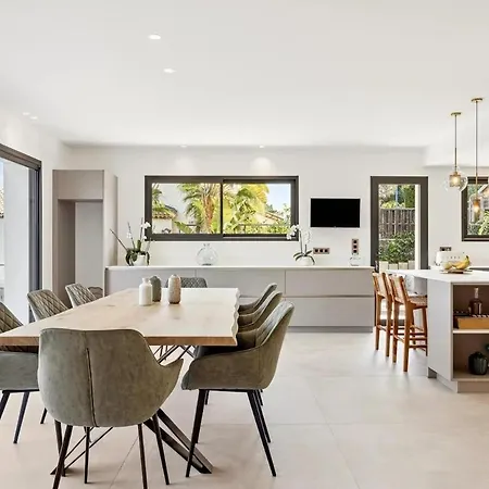 Skyfall La Napoule 别墅 *