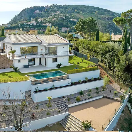 Contemporary Sea View Near Villa